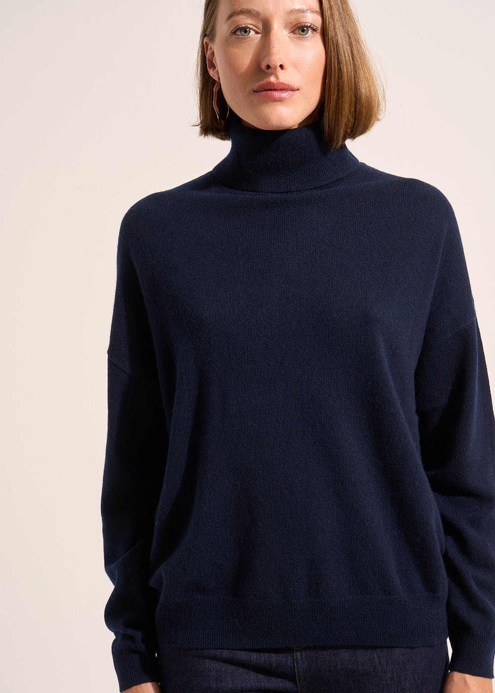 Long-sleeved loose-fitting cashmere turtleneck jumper - Sud Express - 5 - Sud Express