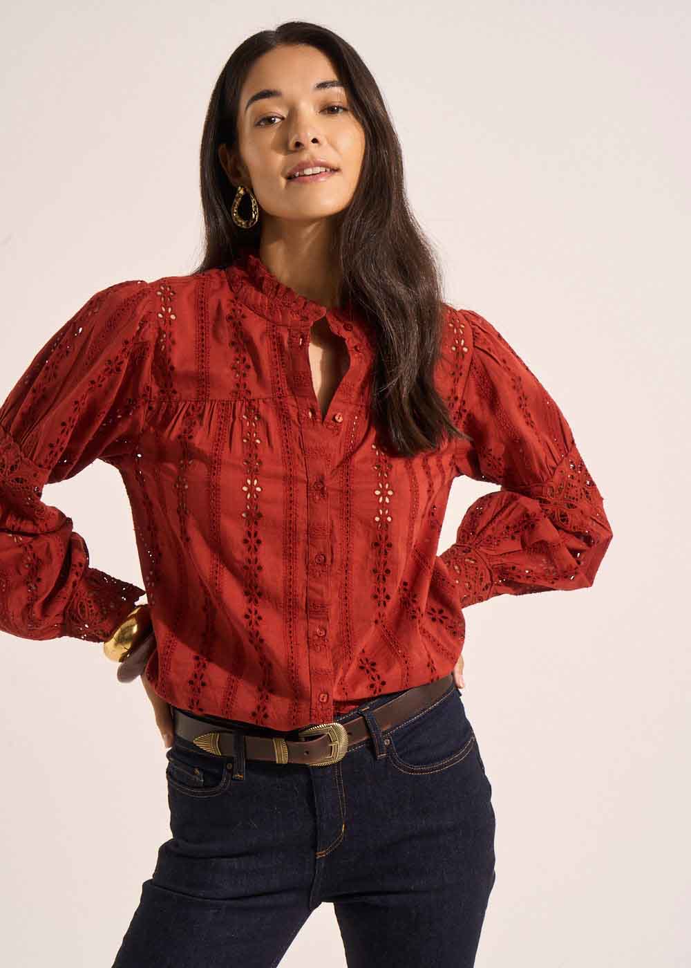 Loose-fitting shirt in broderie anglaise with a ruffled collar - Sud Express - 6 - Sud Express