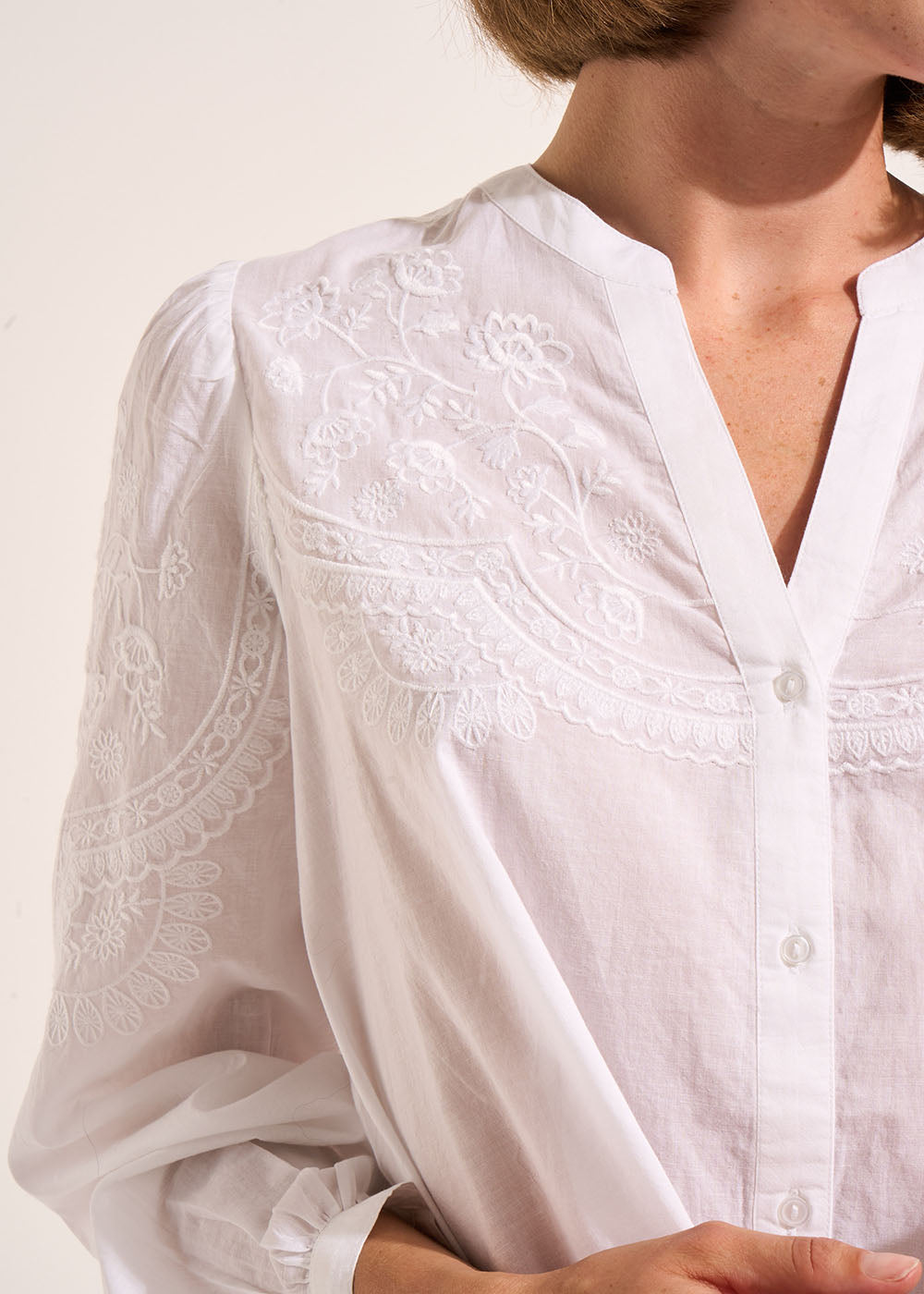 CALENA Chemise ample en voile de coton brodé et col tunisien - 2 - Sud Express - Sud Express