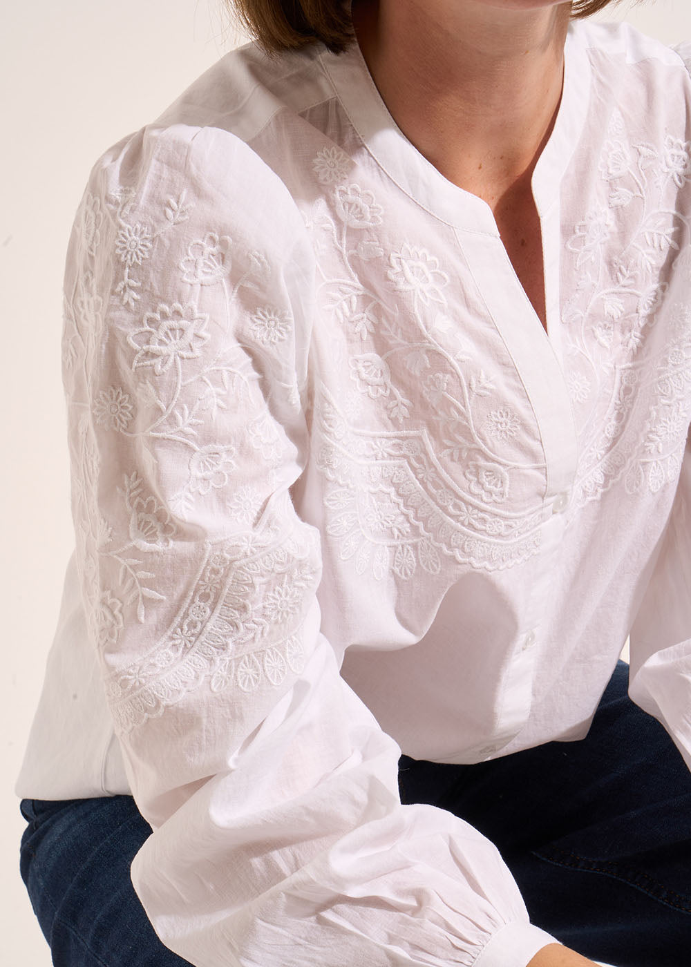 Chemise ample en voile de coton brodé et col tunisien - Sud Express - 7 - Sud Express