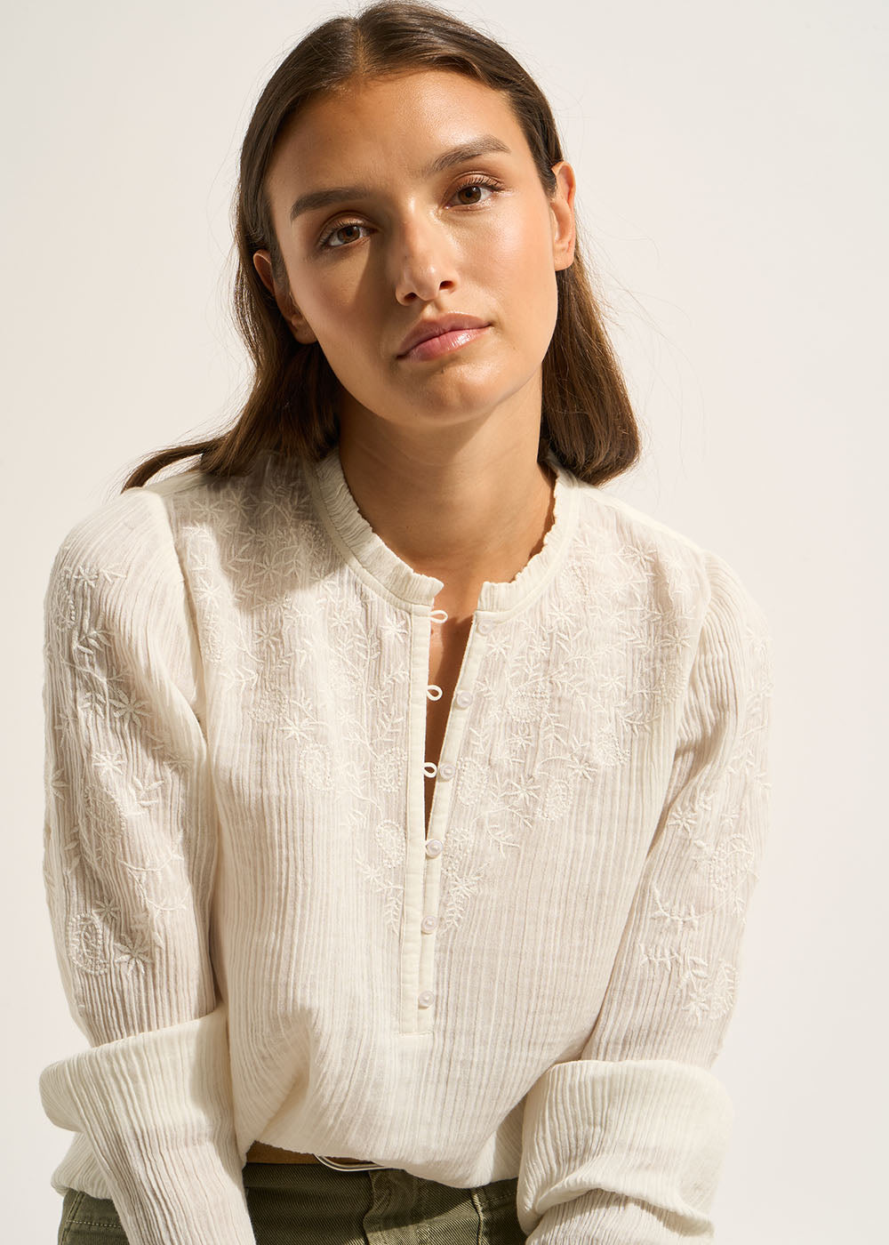 Blouse in embroidered cotton double gauze with long sleeves - Sud Express - 6 - Sud Express