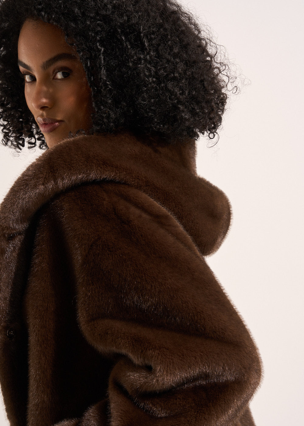 MICHALYNA Mid-length faux fur coat with hood - 4 - Sud Express - Sud Express