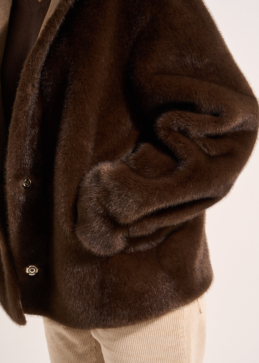 Mid-length faux fur coat with hood - Sud Express - 6 - Sud Express