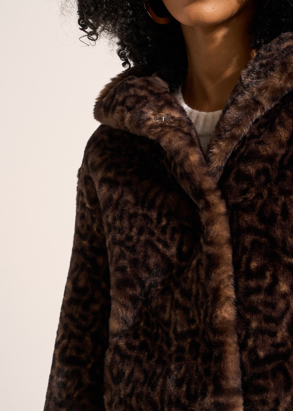 MICHALA Short faux leopard fur coat with hood - 2 - Sud Express - Sud Express
