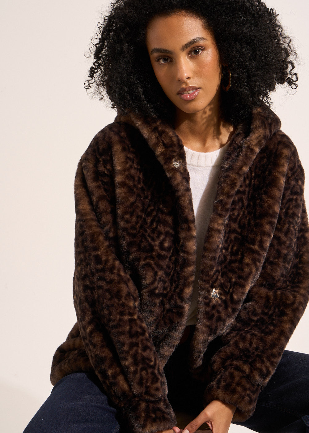 MICHALA Short faux leopard fur coat with hood - 4 - Sud Express - Sud Express