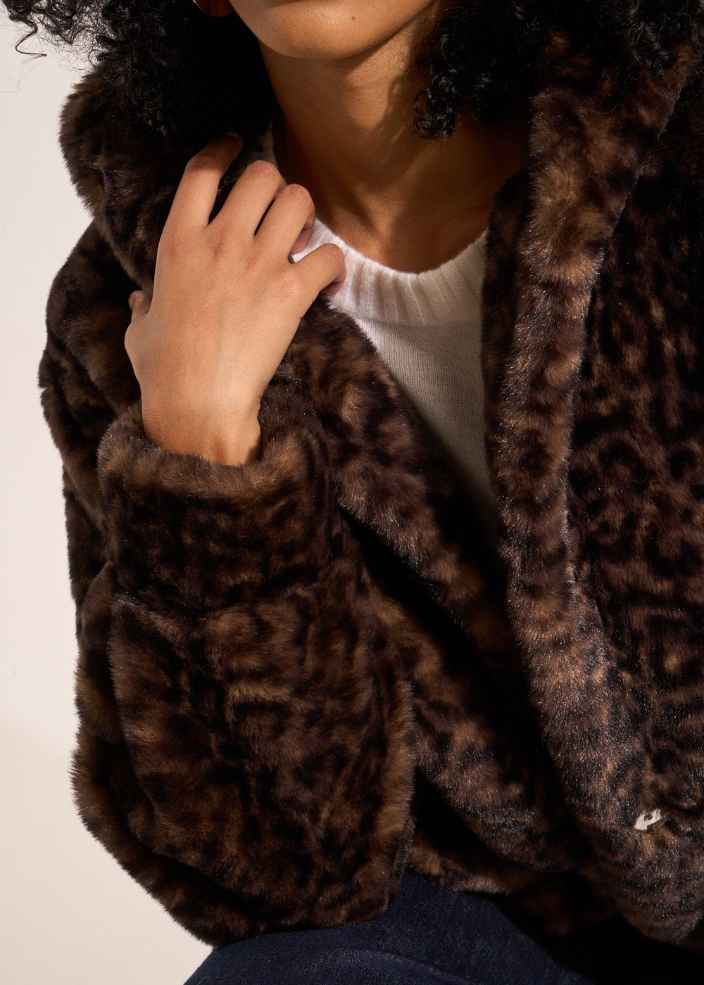Short faux leopard fur coat with hood - Sud Express - 5 - Sud Express
