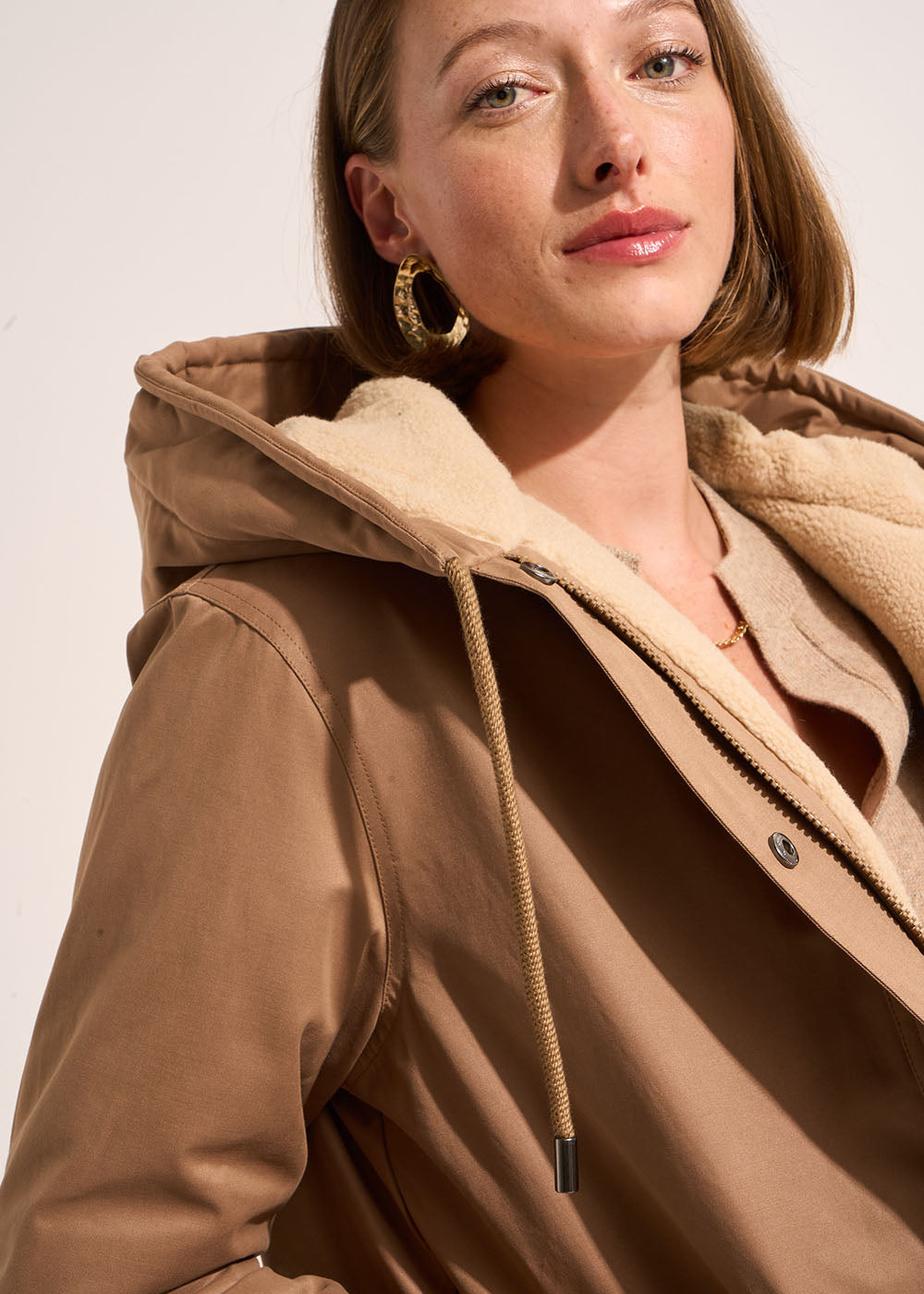 Short water-repellent jacket lined with faux fur and hood - Sud Express - 2 - Sud Express