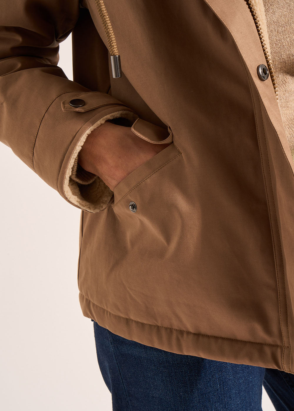 Short water-repellent jacket lined with faux fur and hood - Sud Express - 4 - Sud Express