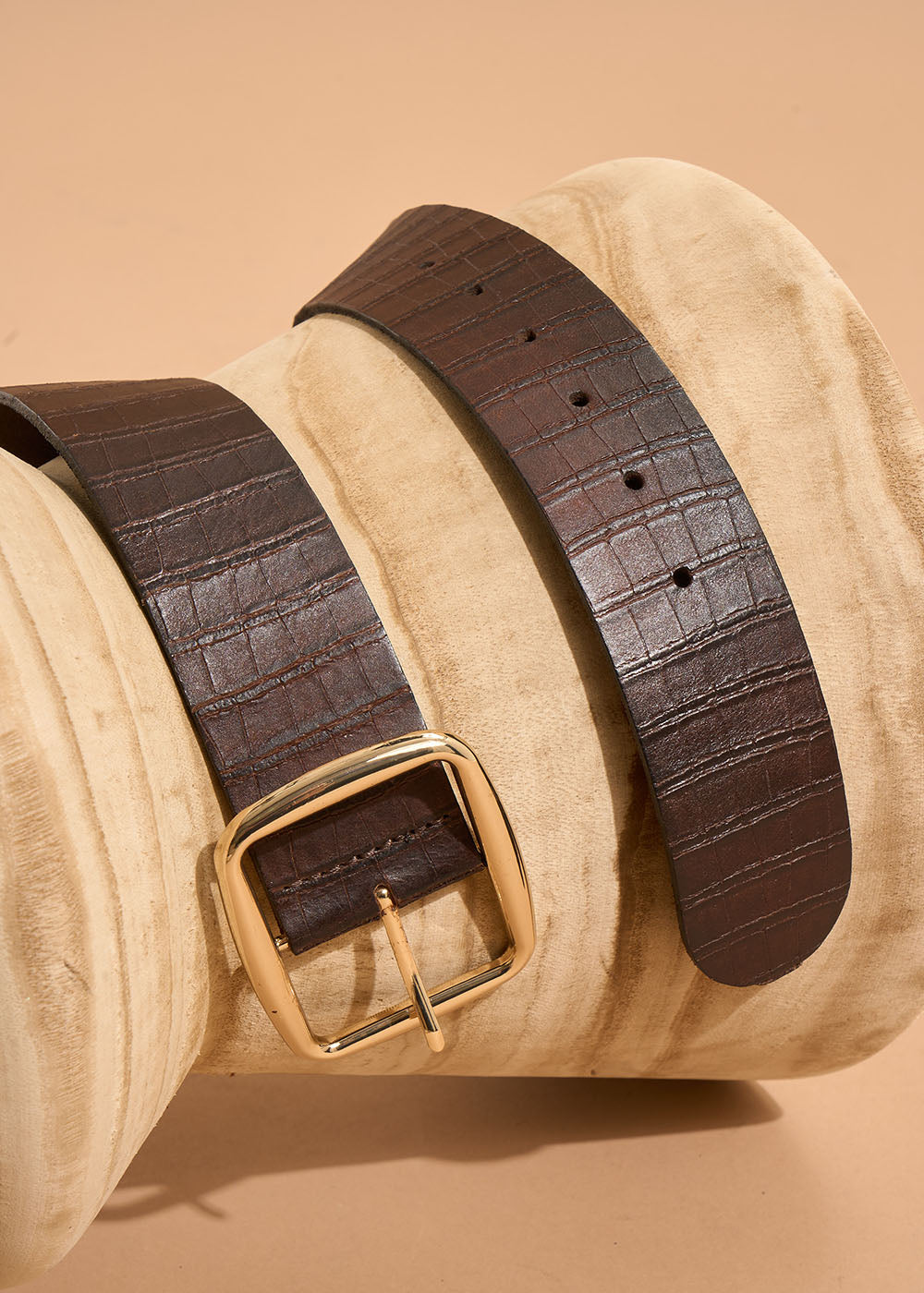 Textured leather belt with large gold buckle - Sud Express - 2 - Sud Express