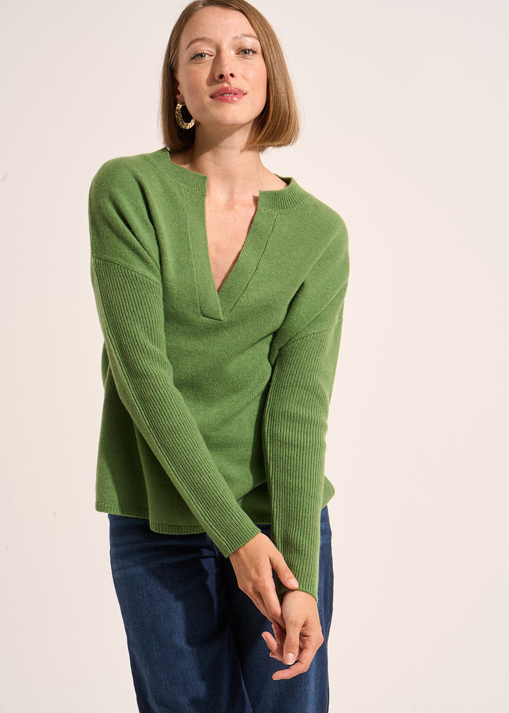 MAMALIA Loose-fitting wool jumper with a V-neck and mid-length sleeves - 1 - Sud Express - Sud Express
