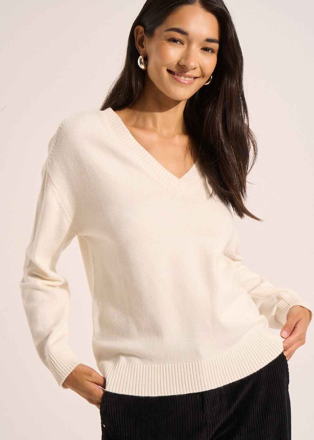 Boxy V-neck sweater - Sud Express - 5 - Sud Express