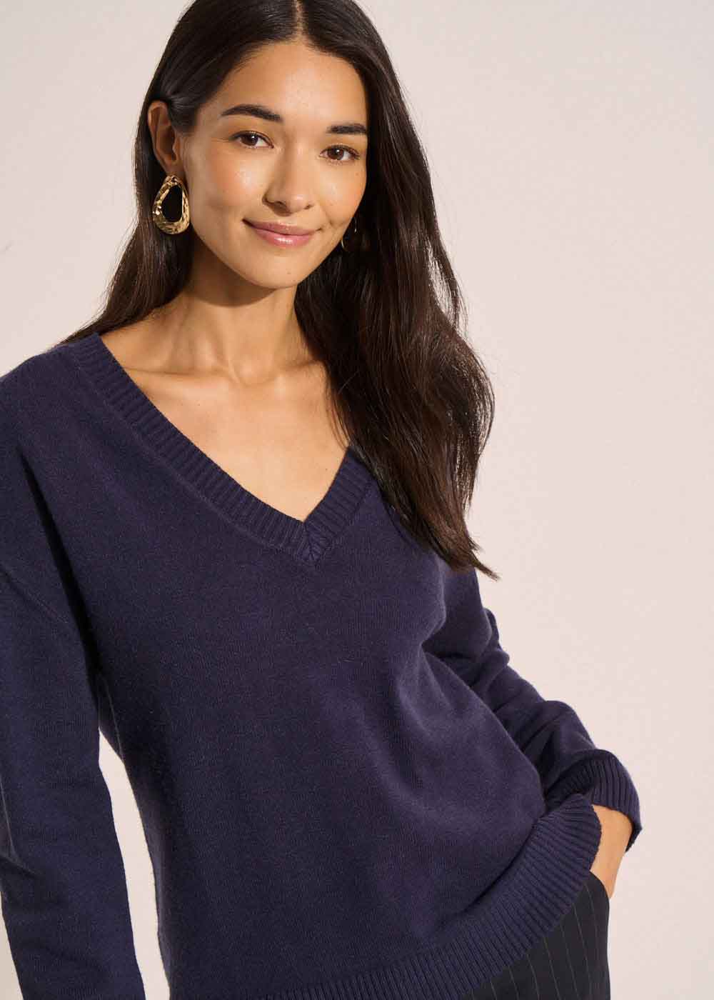 Boxy V-neck sweater - Sud Express - 5 - Sud Express