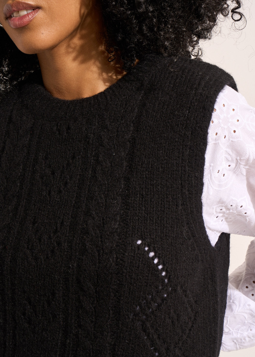 Sleeveless jumper with round neck and dot pattern - Sud Express - 5 - Sud Express