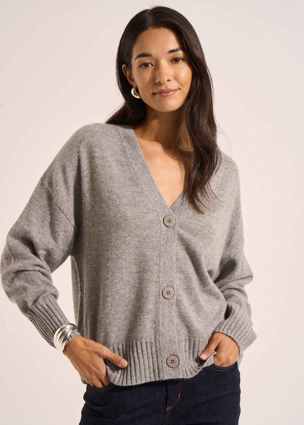 GRAMMAX Loose-fitting cashmere V-neck cardigan - 1 - Sud Express - Sud Express