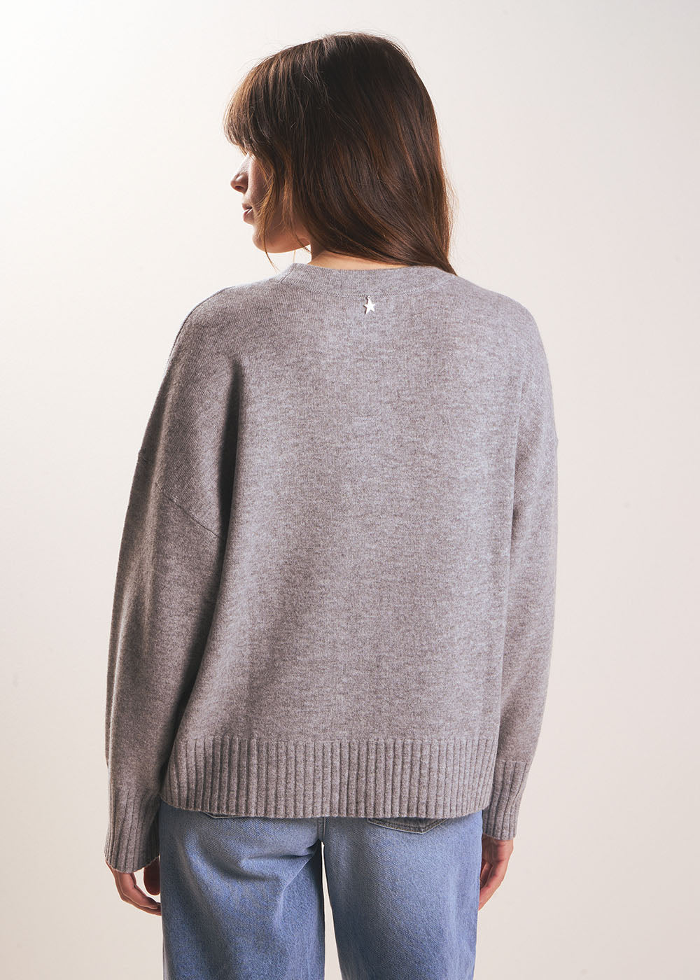 Loose-fitting cashmere V-neck cardigan - Sud Express - 3 - Sud Express