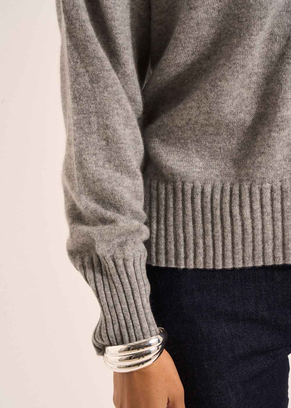 Loose-fitting cashmere V-neck cardigan - Sud Express - 5 - Sud Express