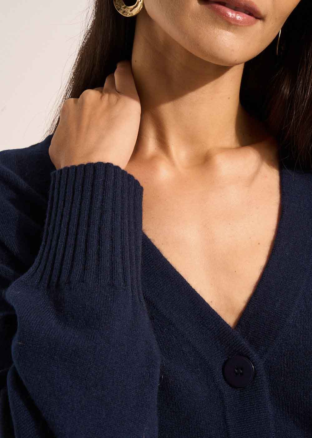 Loose-fitting cashmere V-neck cardigan - Sud Express - 2 - Sud Express