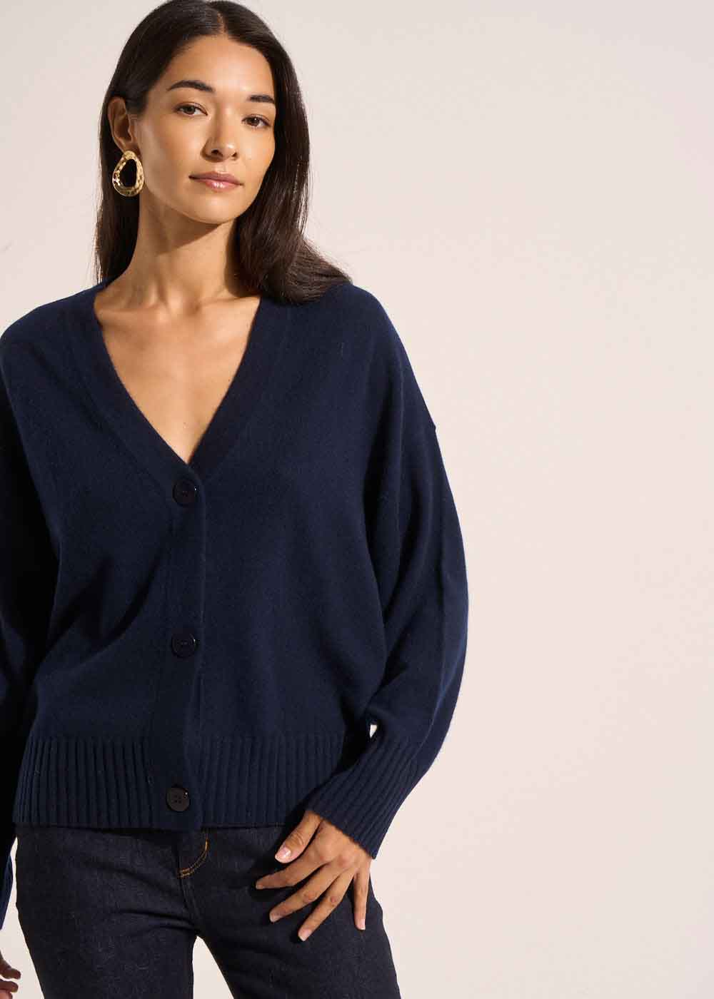 Loose-fitting cashmere V-neck cardigan - Sud Express - 5 - Sud Express