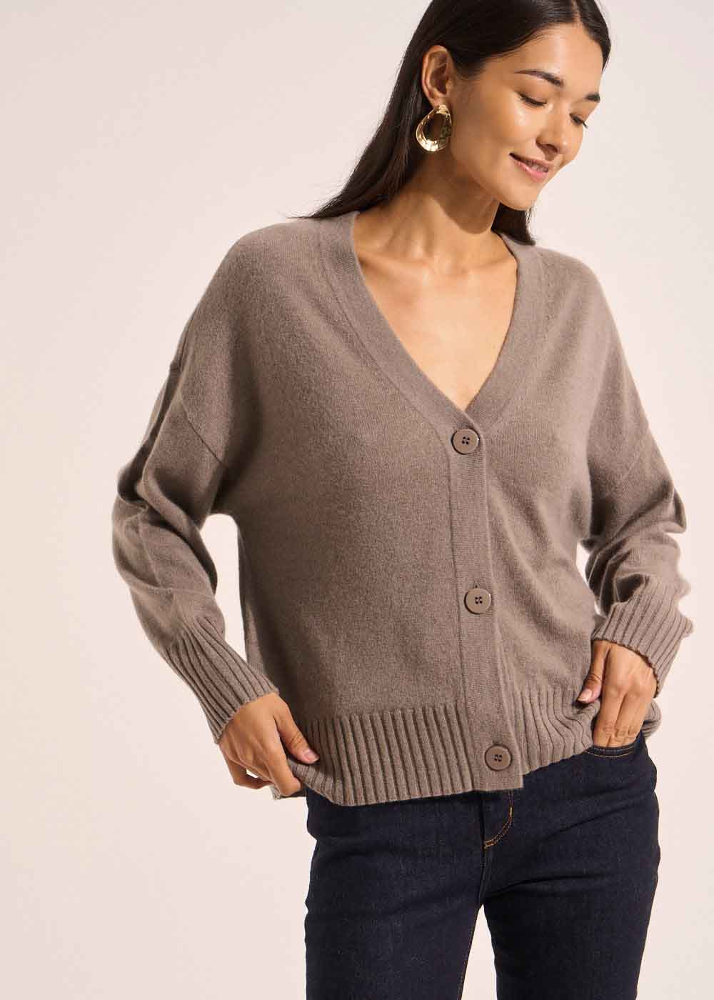 Loose-fitting cashmere V-neck cardigan - Sud Express - 1 - Sud Express