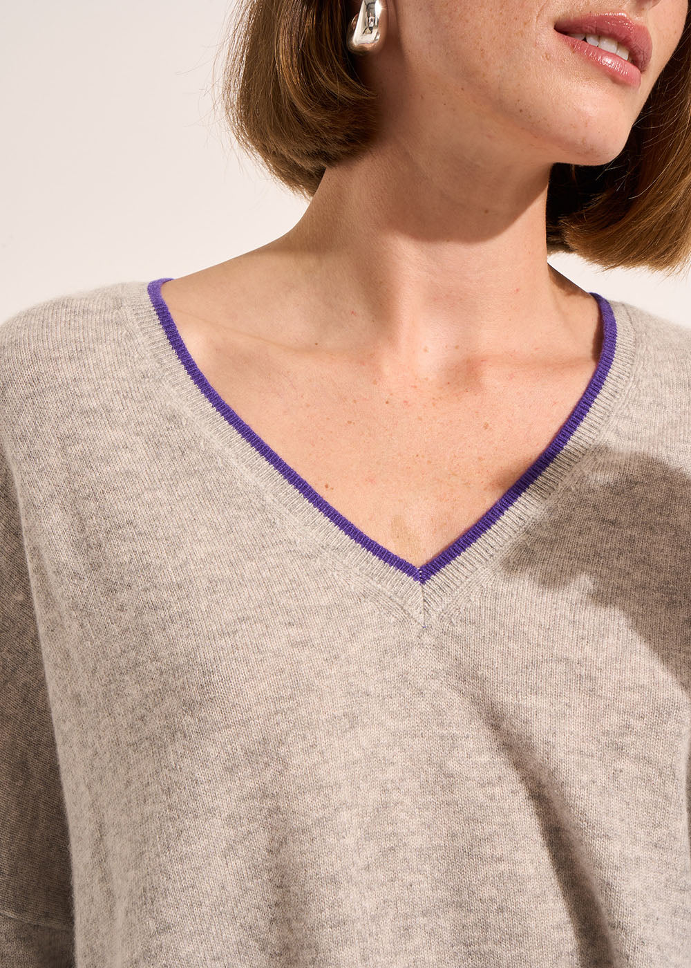 Cashmere jumper with V-neck and long sleeves - Sud Express - 2 - Sud Express