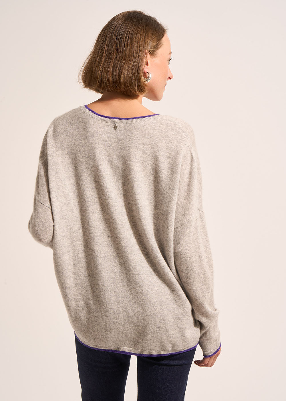 Cashmere jumper with V-neck and long sleeves - Sud Express - 3 - Sud Express