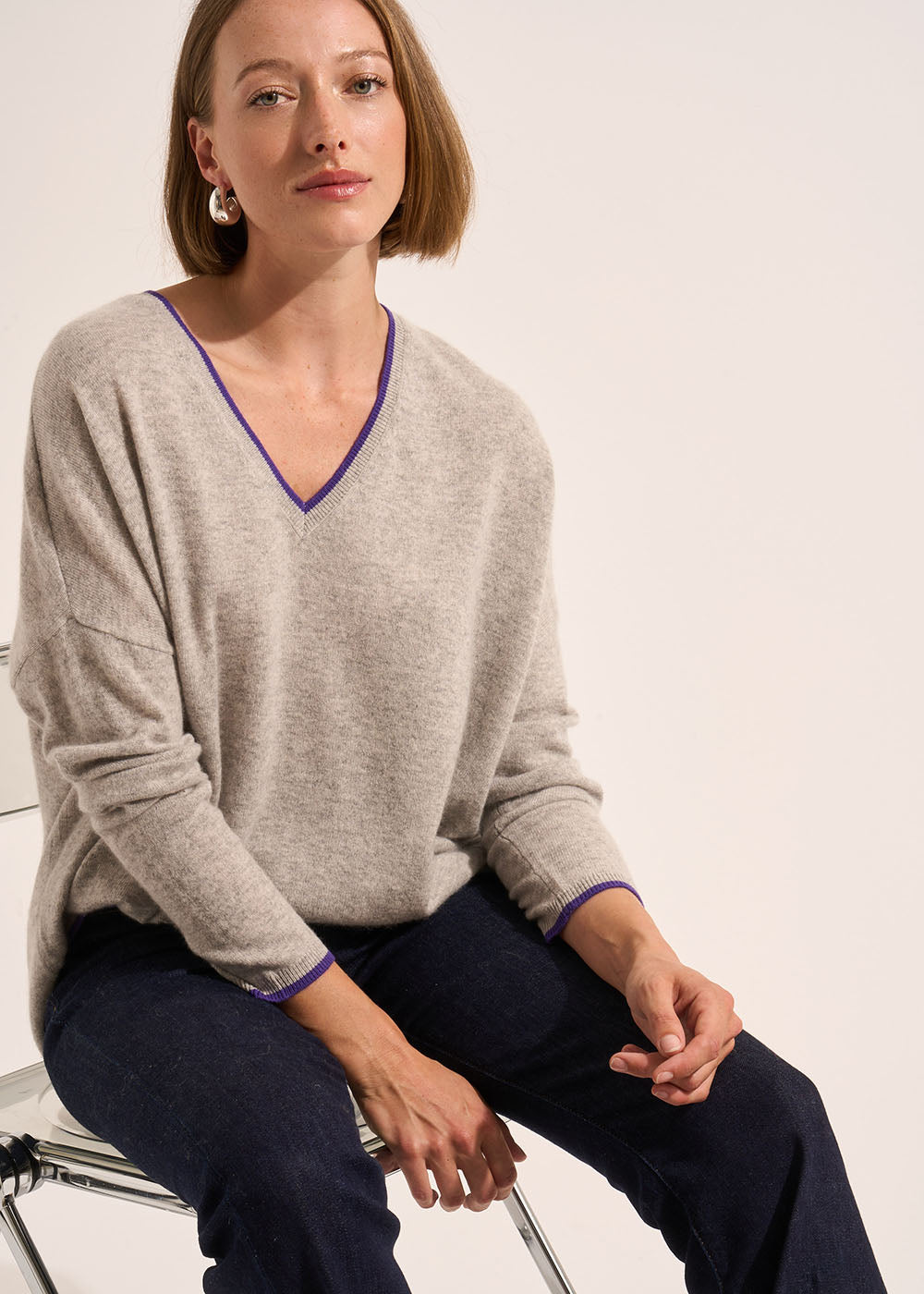 Cashmere jumper with V-neck and long sleeves - Sud Express - 5 - Sud Express