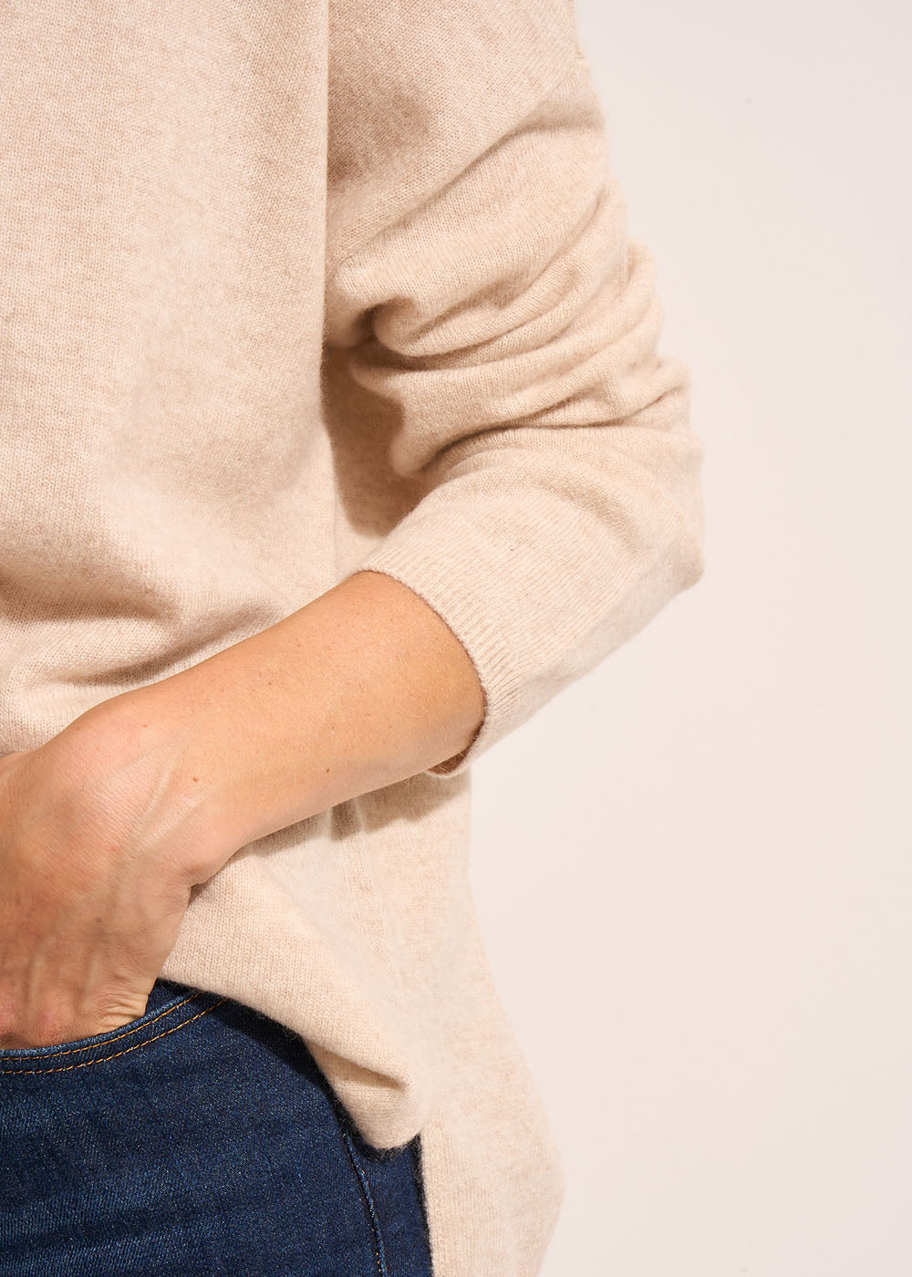 MAMALIOU Loose-fitting cashmere jumper with a Tunisian collar - 4 - Sud Express - Sud Express