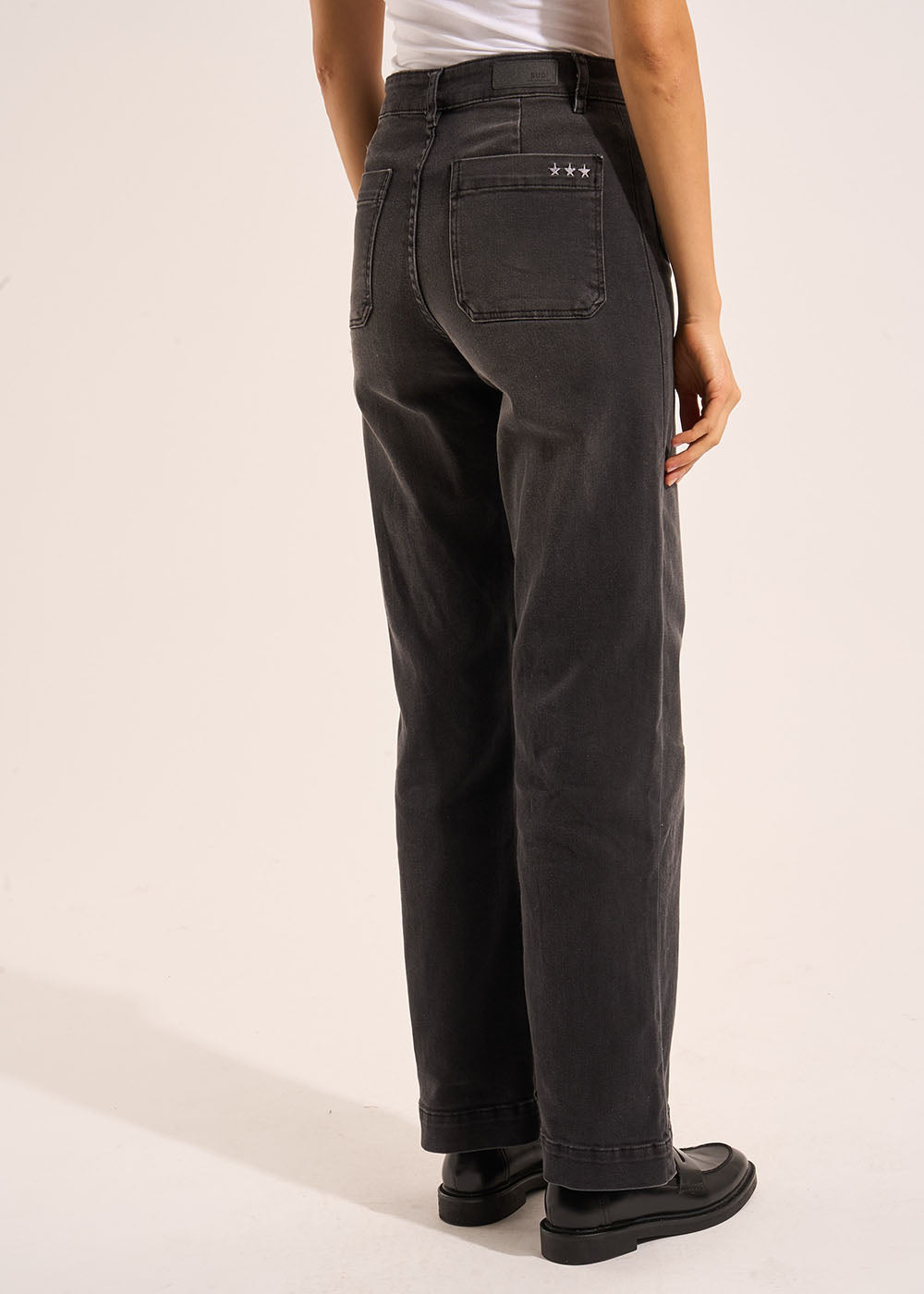 Wide-leg jeans with cuffs and high waist - Sud Express - 7 - Sud Express