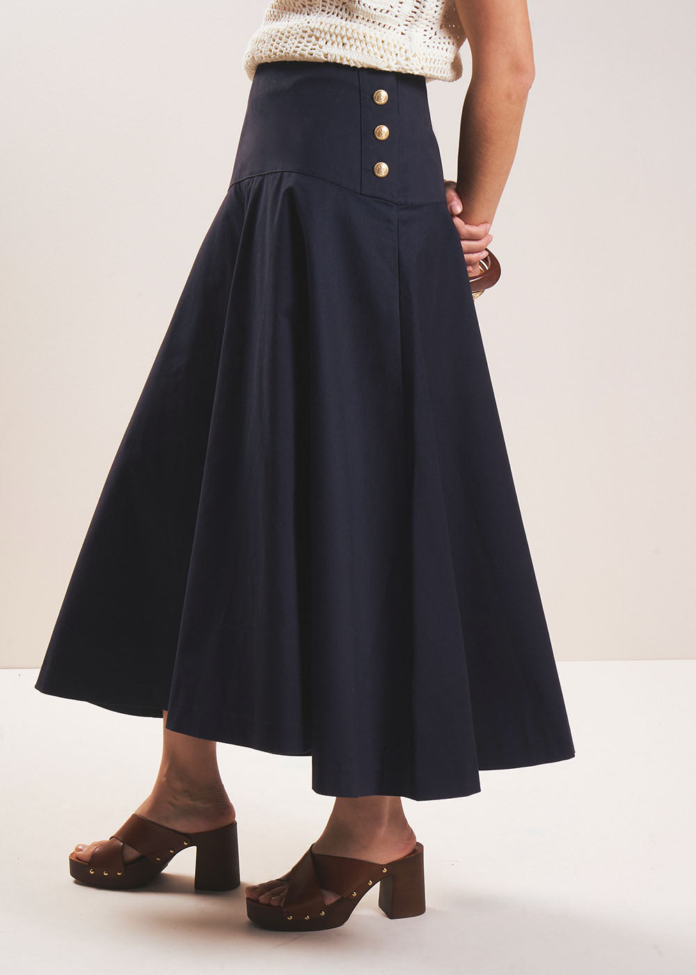 JULIETTE Flared midi skirt with gold buttons - 4 - Sud Express - Sud Express