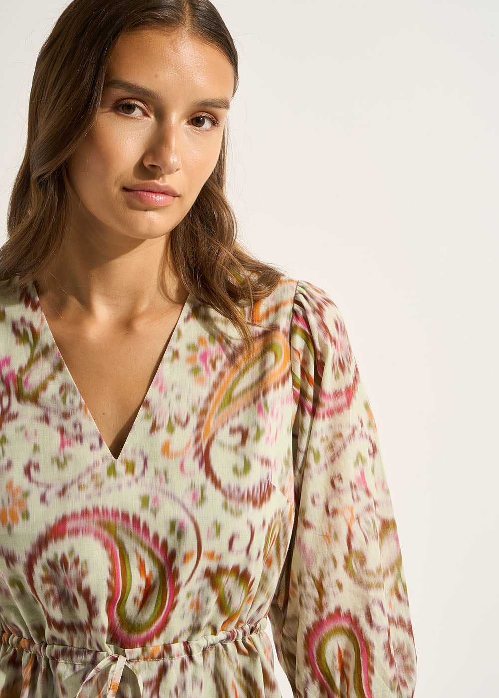 RELEA Cotton print short dress with V-neckline - 2 - Sud Express - Sud Express