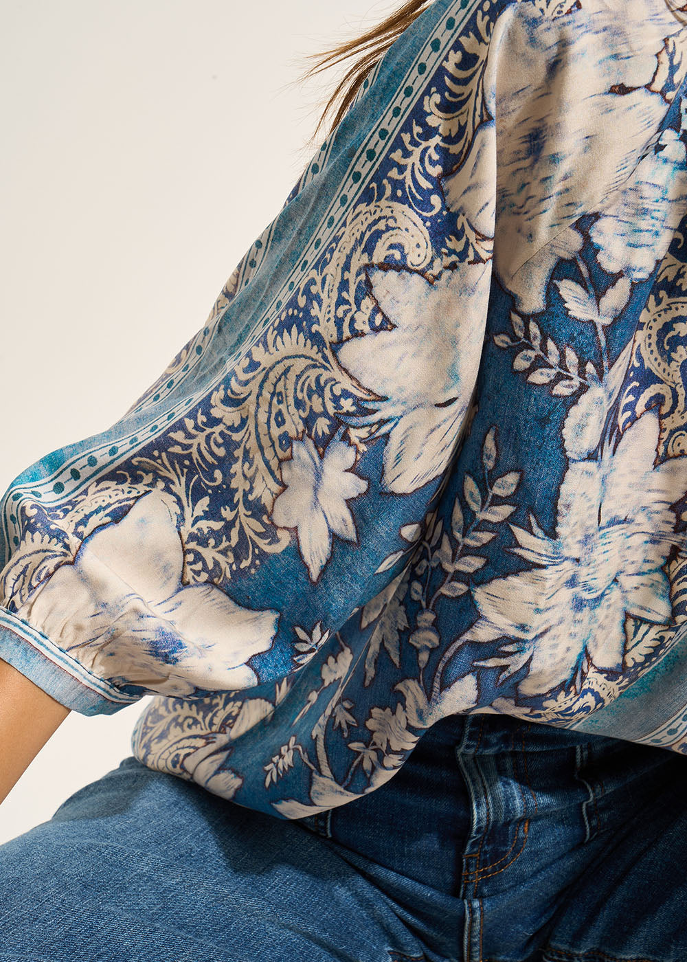 Loose printed blouse with slightly puffed sleeves - Sud Express - 6 - Sud Express