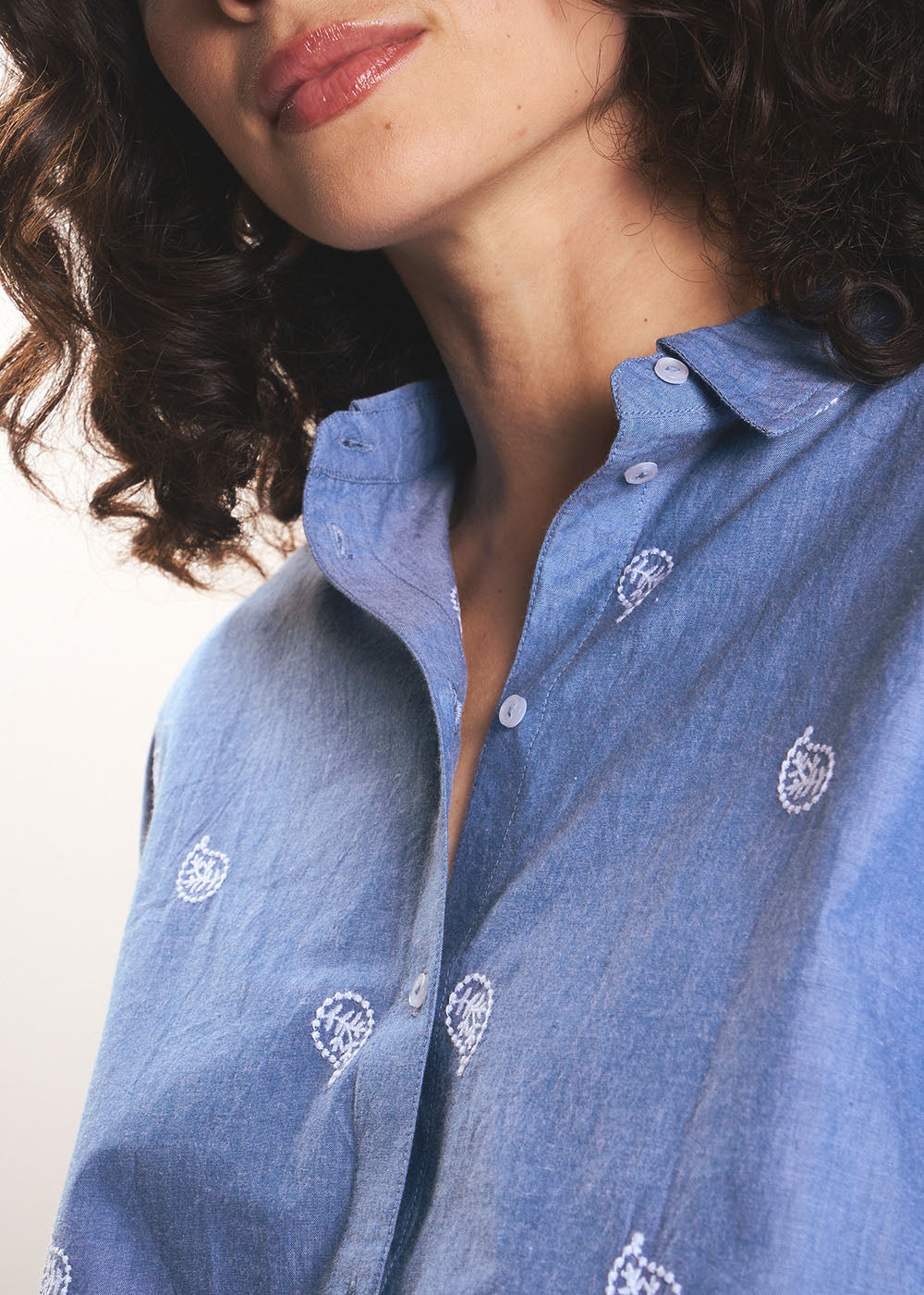 CECILYA Embroidered shirt in 100% cotton chambray - 2 - Sud Express - Sud Express