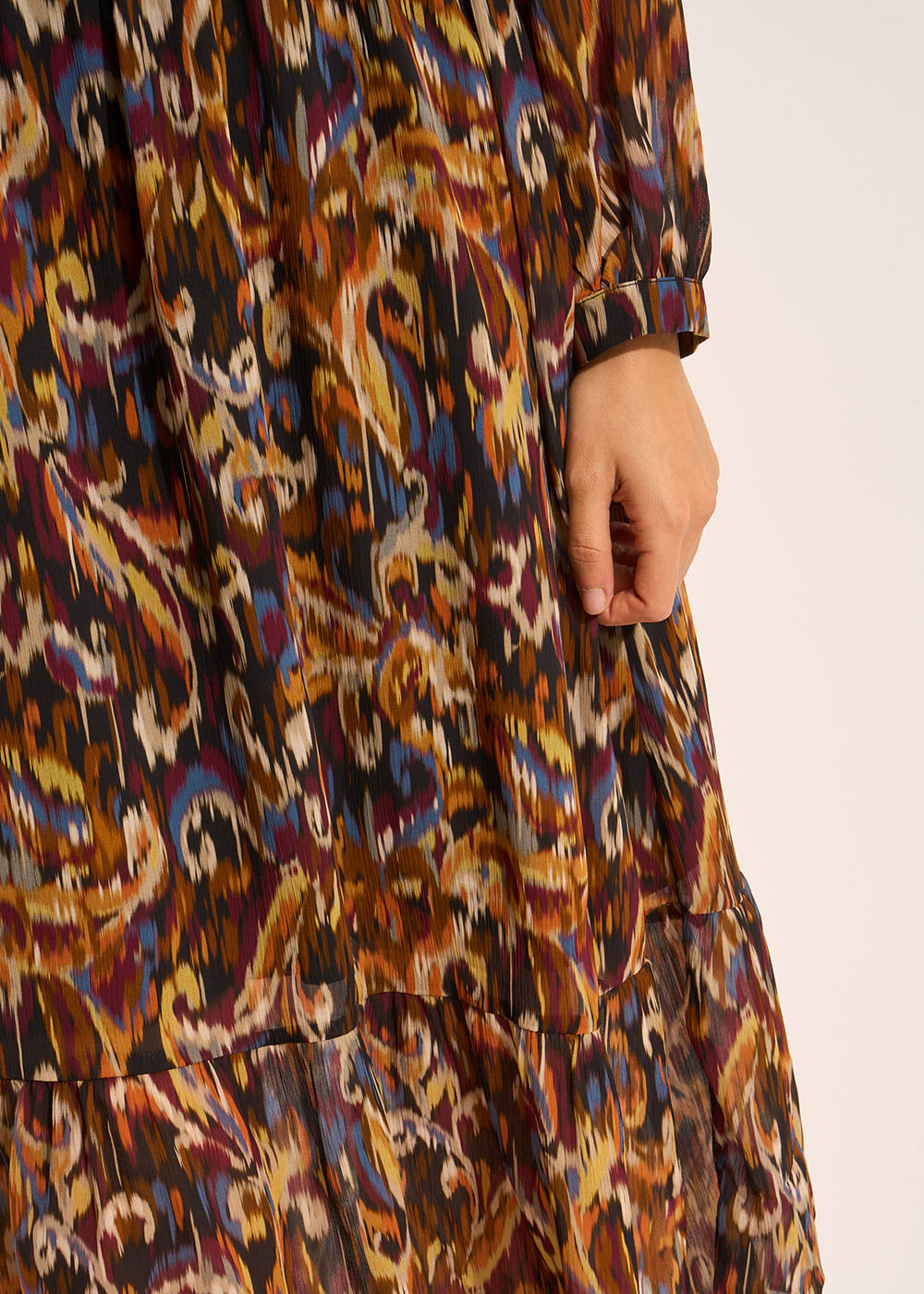 Long printed dress with a V-neck and long puff sleeves - Sud Express - 5 - Sud Express