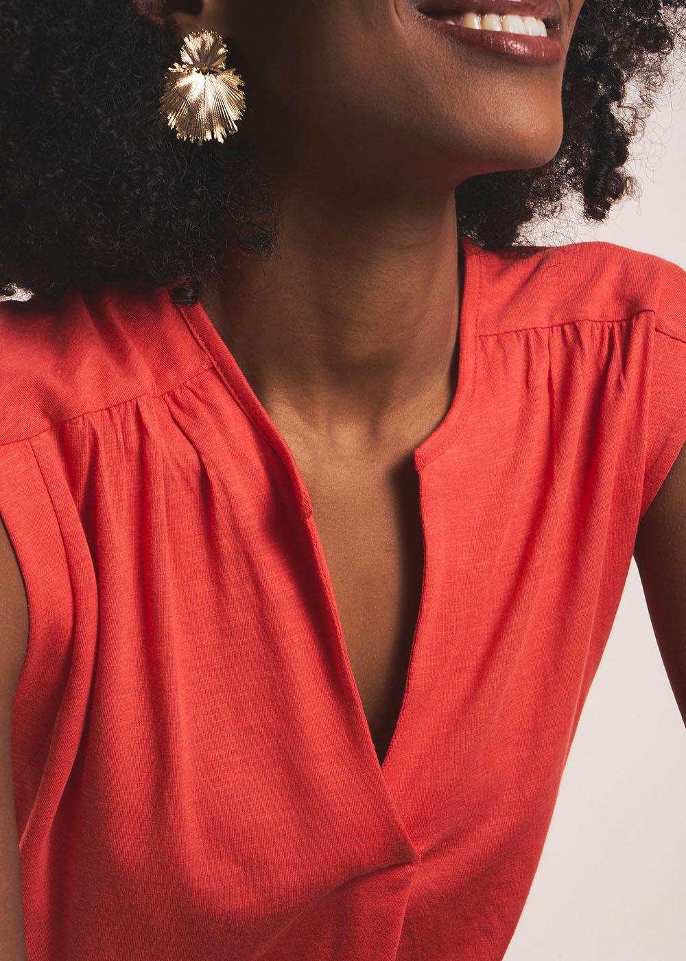 THIERRA Fluid V-neck tank top with wide straps - 2 - Sud Express - Sud Express