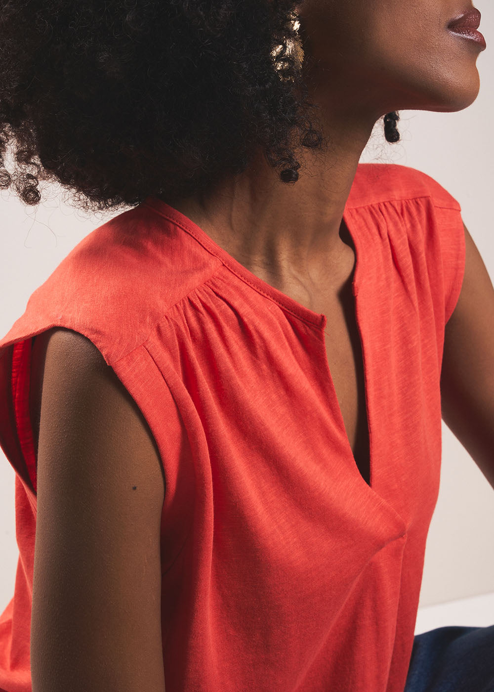 THIERRA Fluid V-neck tank top with wide straps - 4 - Sud Express - Sud Express