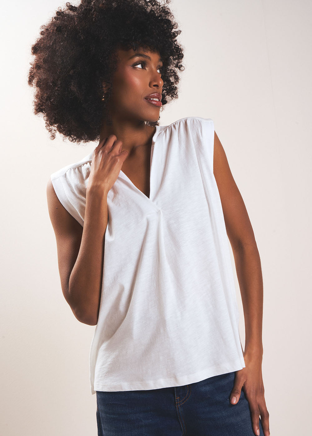 Fluid V-neck tank top with wide straps - Sud Express - 1 - Sud Express