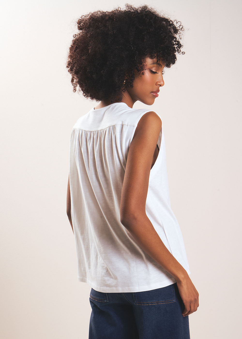 Fluid V-neck tank top with wide straps - Sud Express - 3 - Sud Express