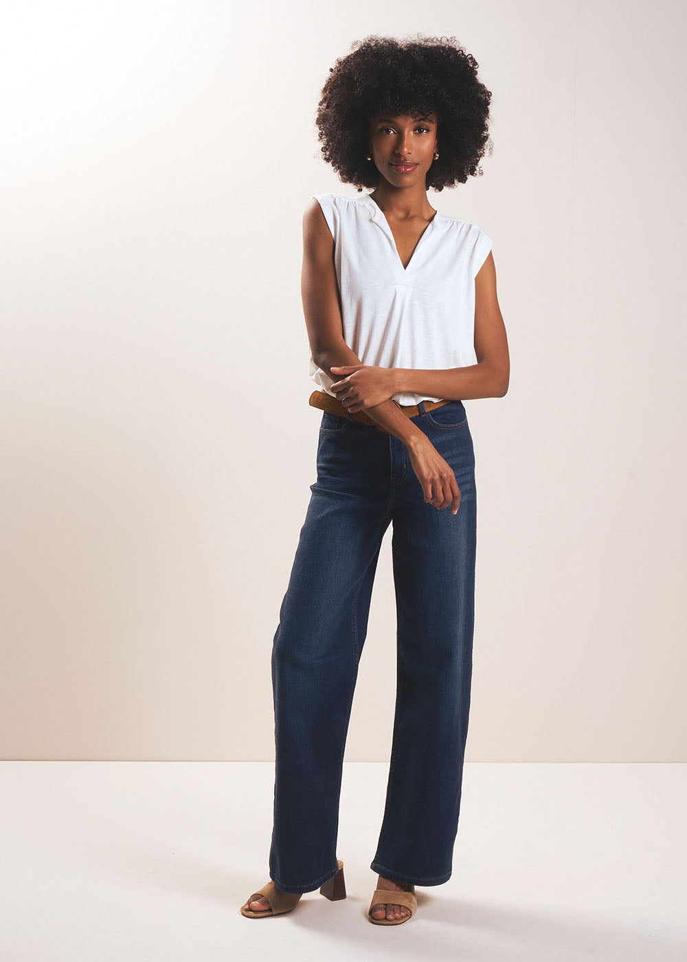 Fluid V-neck tank top with wide straps - Sud Express - 5 - Sud Express