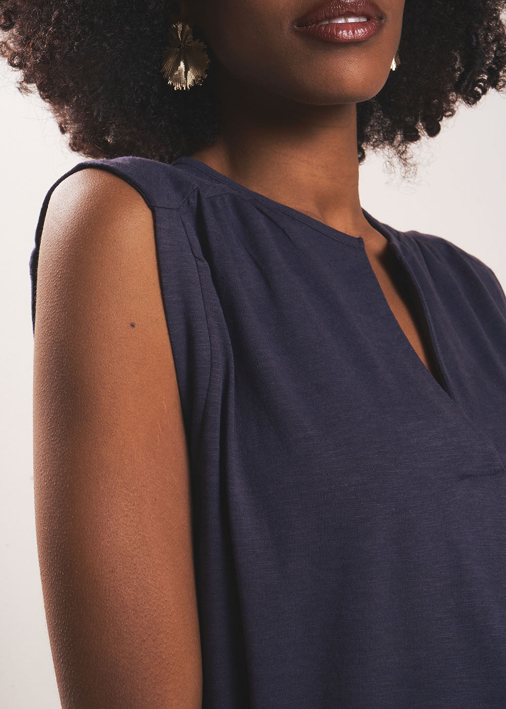 THIERRA Fluid V-neck tank top with wide straps - 4 - Sud Express - Sud Express