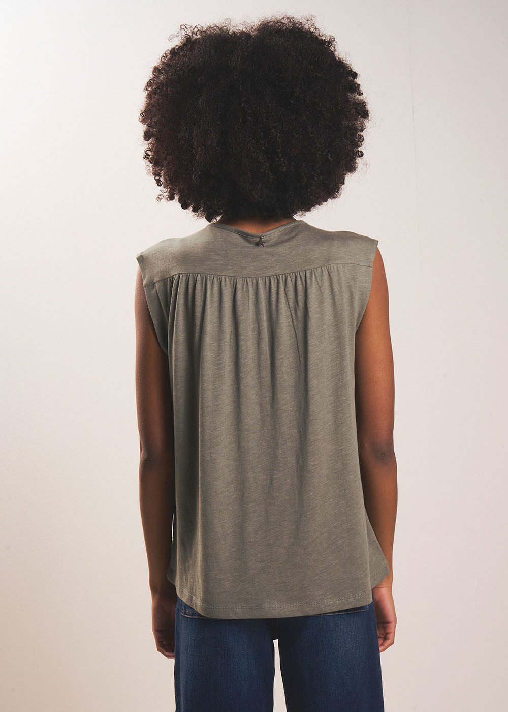 Fluid V-neck tank top with wide straps - Sud Express - 3 - Sud Express