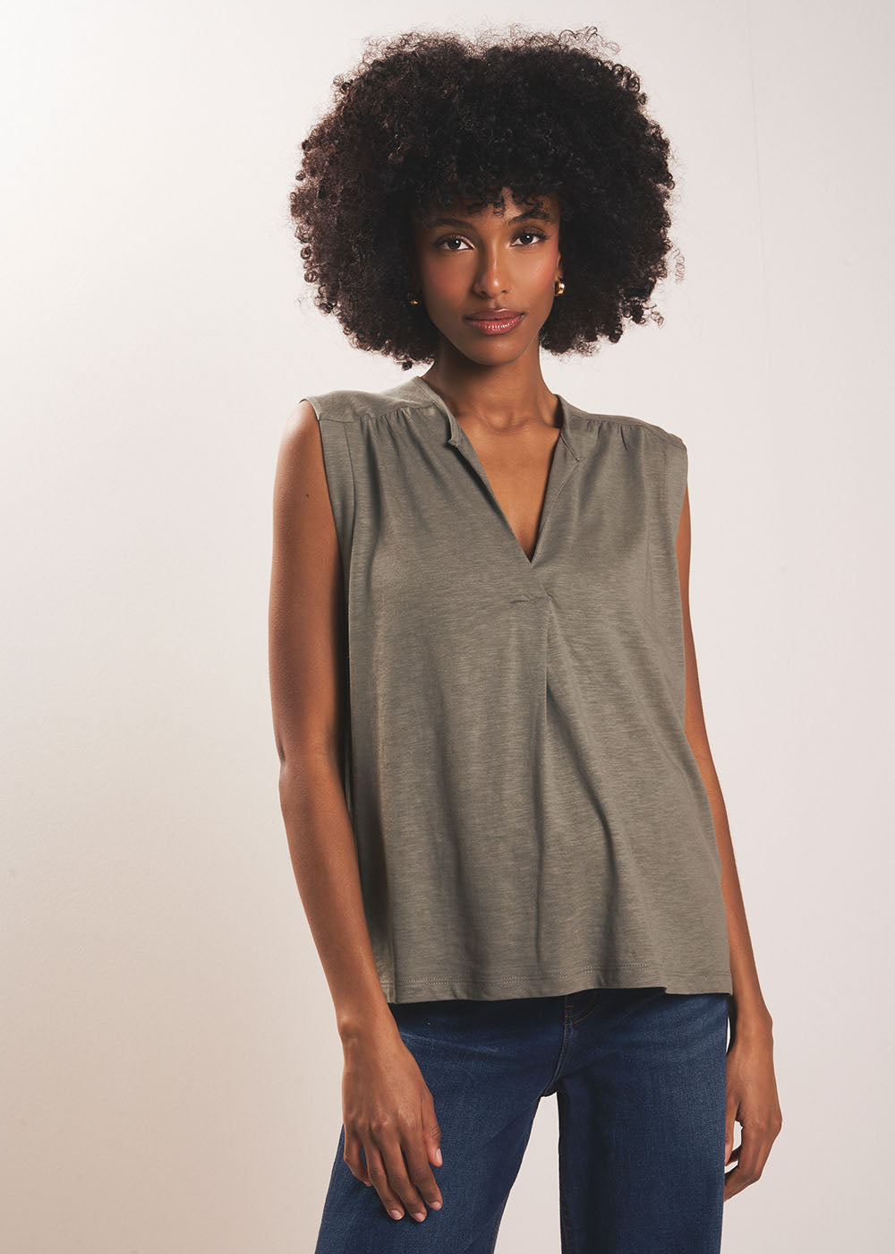 Fluid V-neck tank top with wide straps - Sud Express - 4 - Sud Express