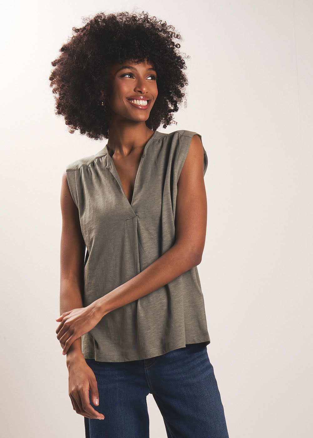 Fluid V-neck tank top with wide straps - Sud Express - 5 - Sud Express