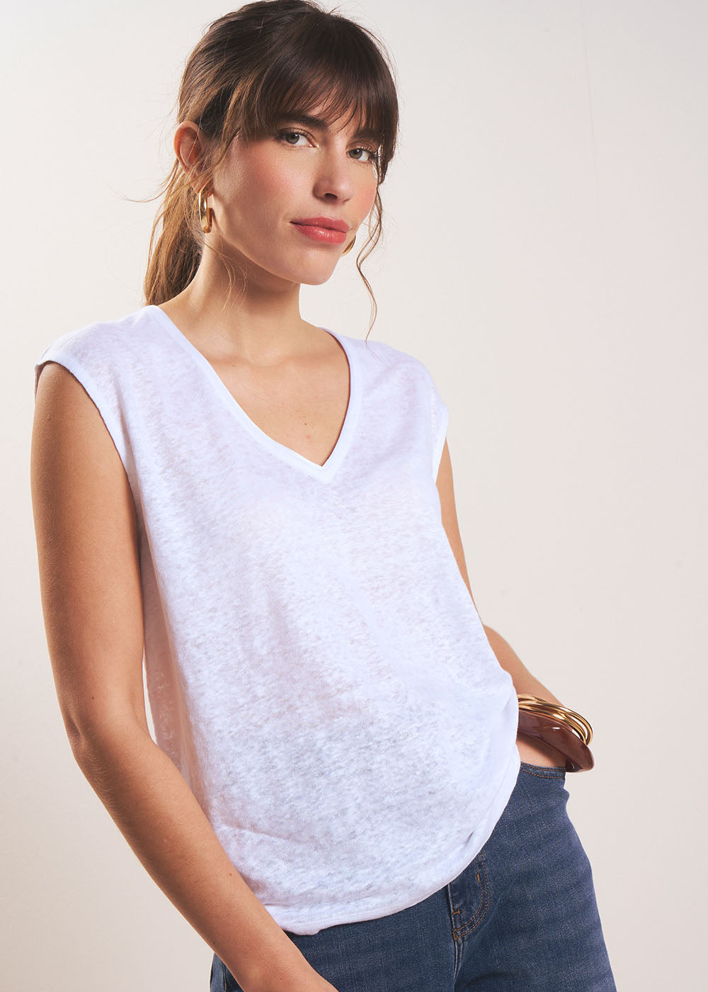DARIALY Linen V-neck tank top - 1 - Sud Express - Sud Express
