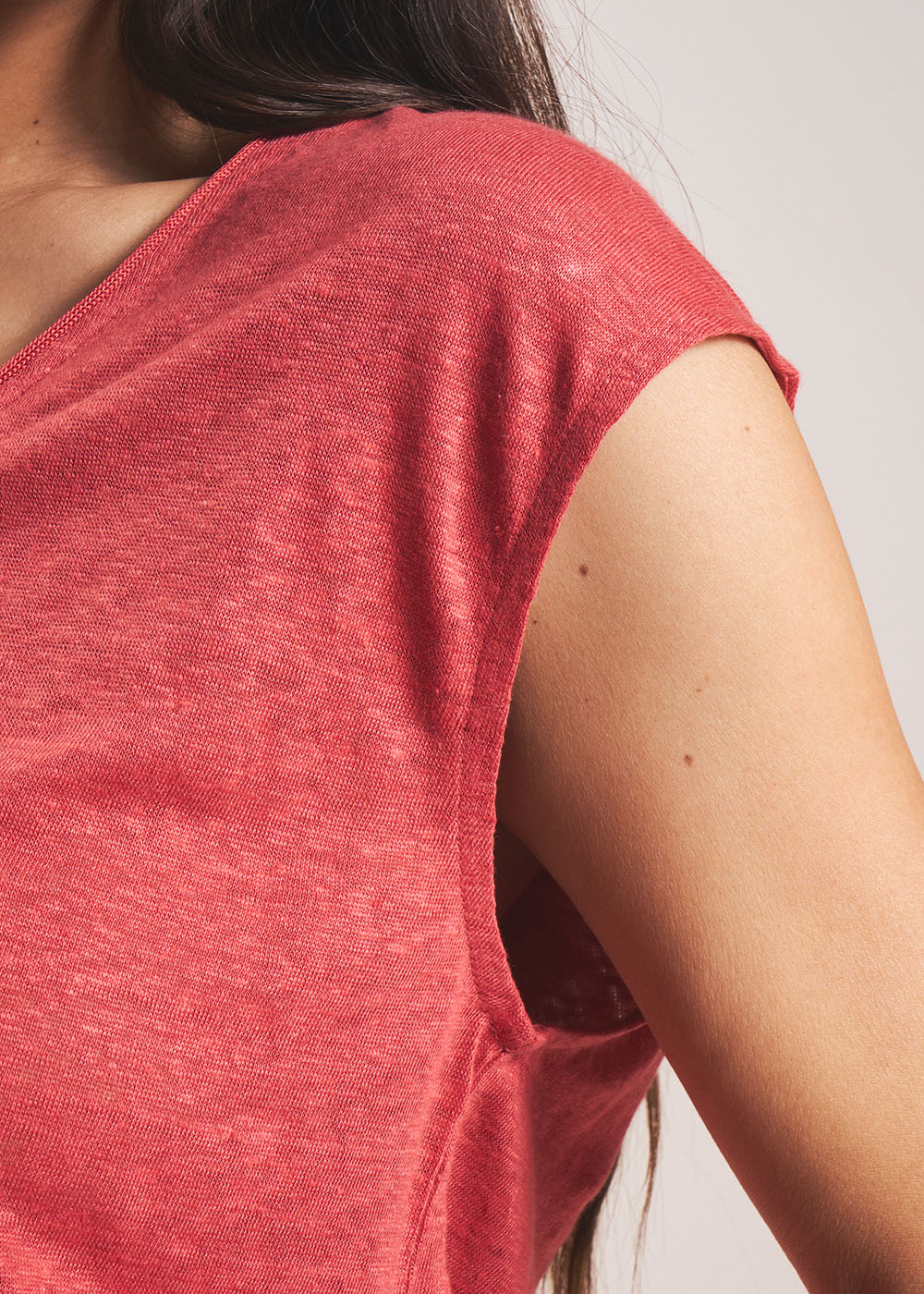 DARIALY Linen V-neck tank top - 4 - Sud Express - Sud Express