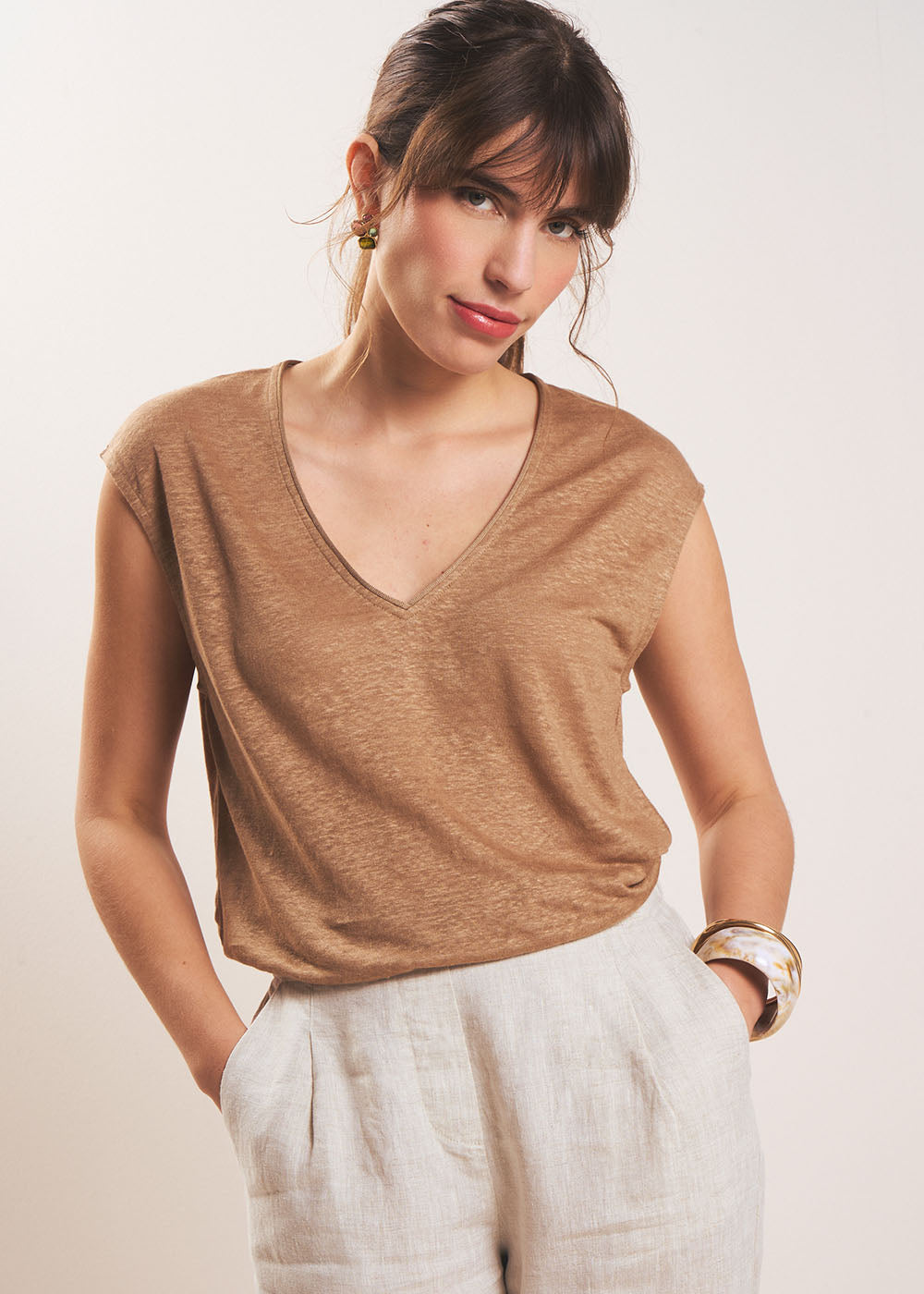 DARIALY Linen V-neck tank top - 1 - Sud Express - Sud Express