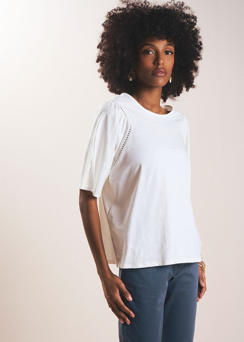 Short-sleeved T-shirt with laddering details - Sud Express - 5 - Sud Express