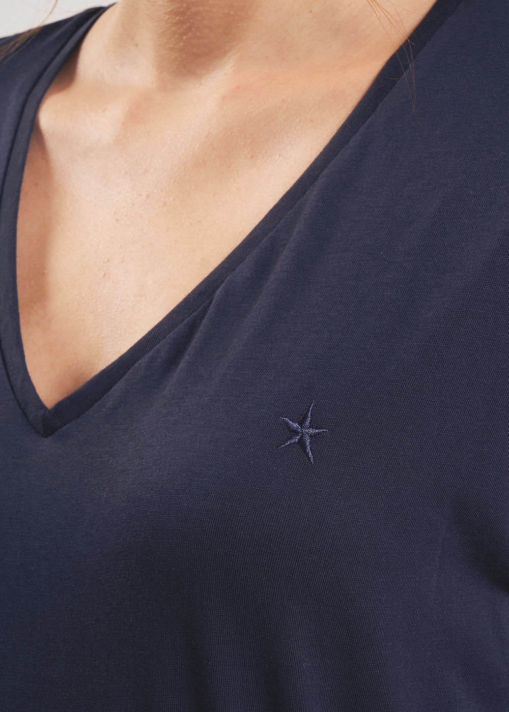 TORIA Cotton V-neck T-shirt - 2 - Sud Express - Sud Express