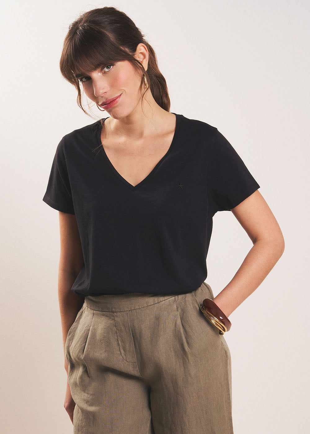 TORIA Cotton V-neck T-shirt - 1 - Sud Express - Sud Express