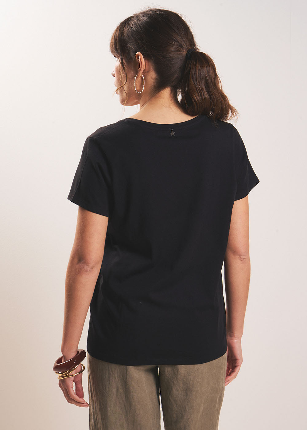 TORIA Cotton V-neck T-shirt - 3 - Sud Express - Sud Express