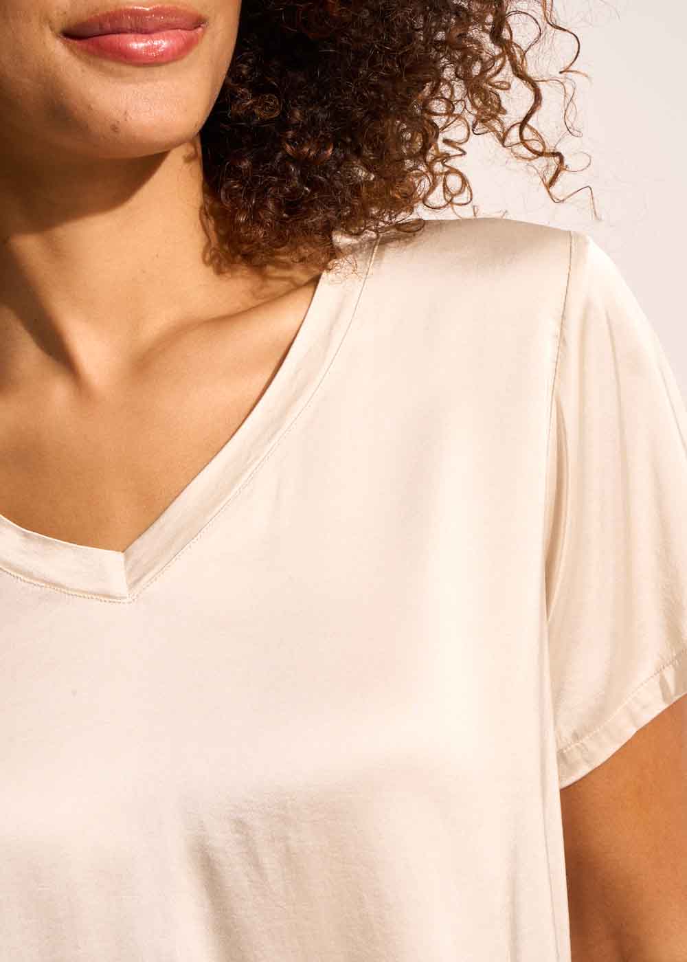 TICIA Short-sleeved V-neck T-shirt - 2 - Sud Express - Sud Express